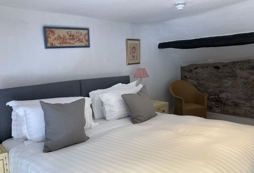 簡易ホテル Snooty Fox