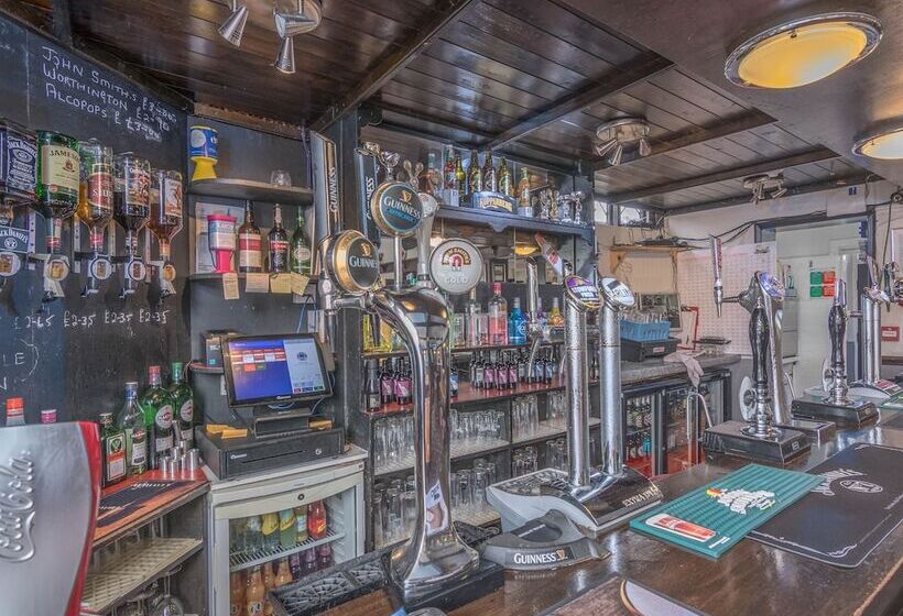 פונדק The Horse & Jockey