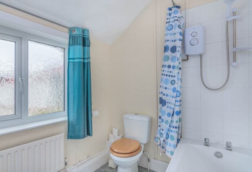 פונדק The Horse & Jockey