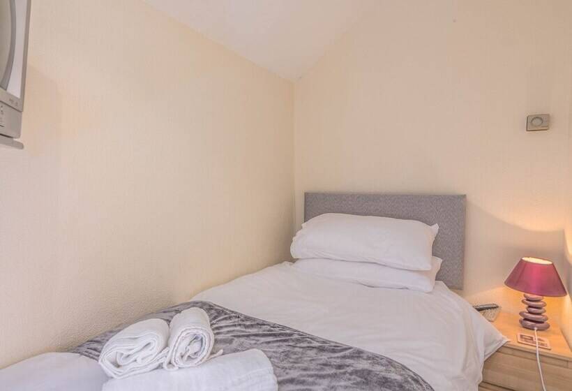 פונדק The Horse & Jockey