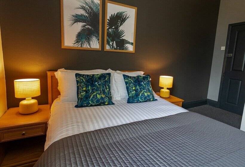 Хостел The Punch Bowl