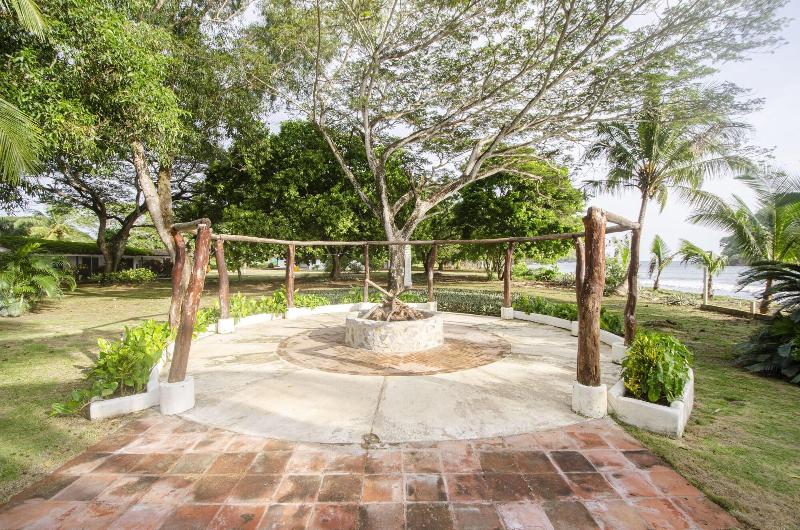 פונדק Villa Marina Lodge & Condos