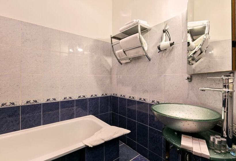 בית מלון כפרי Antis House Uninn