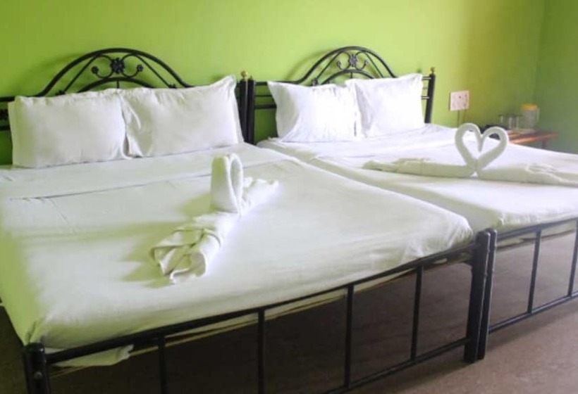 호텔 Ashish Resort