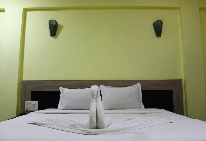 호텔 Ashish Resort