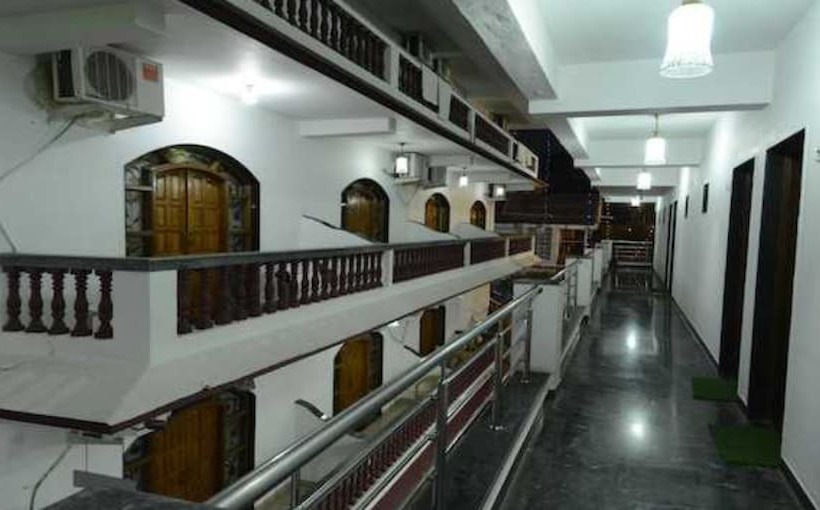 호텔 Ashish Resort