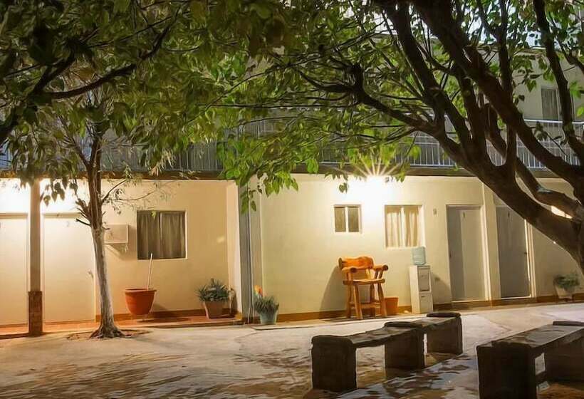 Отель Consul Suites