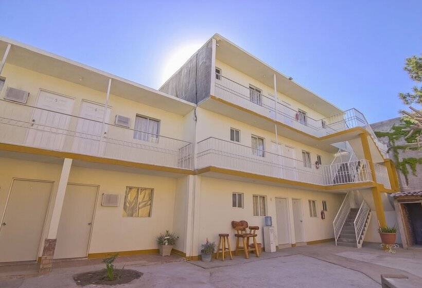 Отель Consul Suites