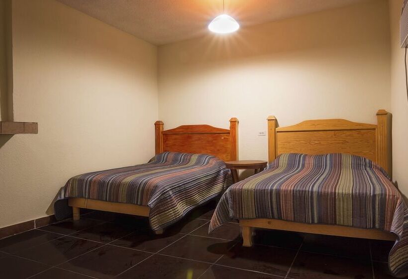 Отель Consul Suites