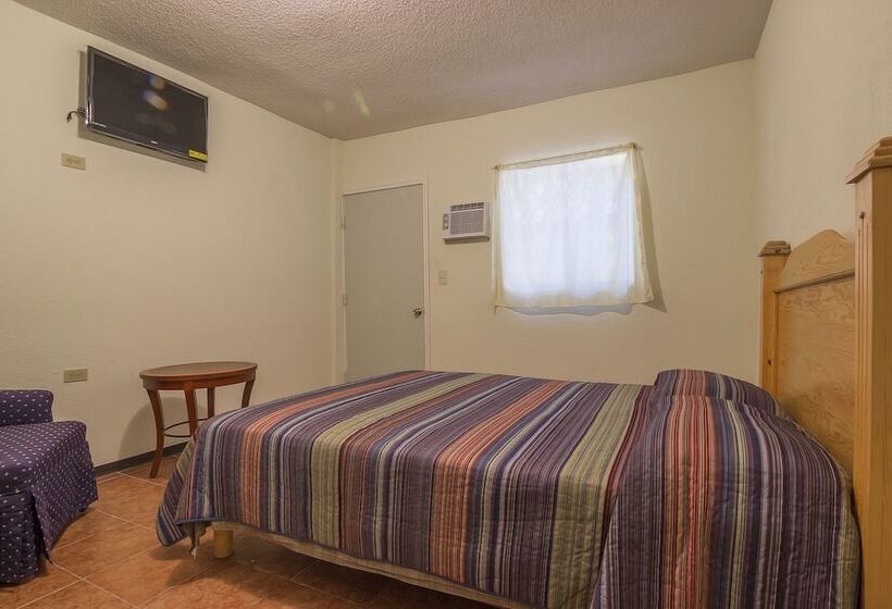 Отель Consul Suites