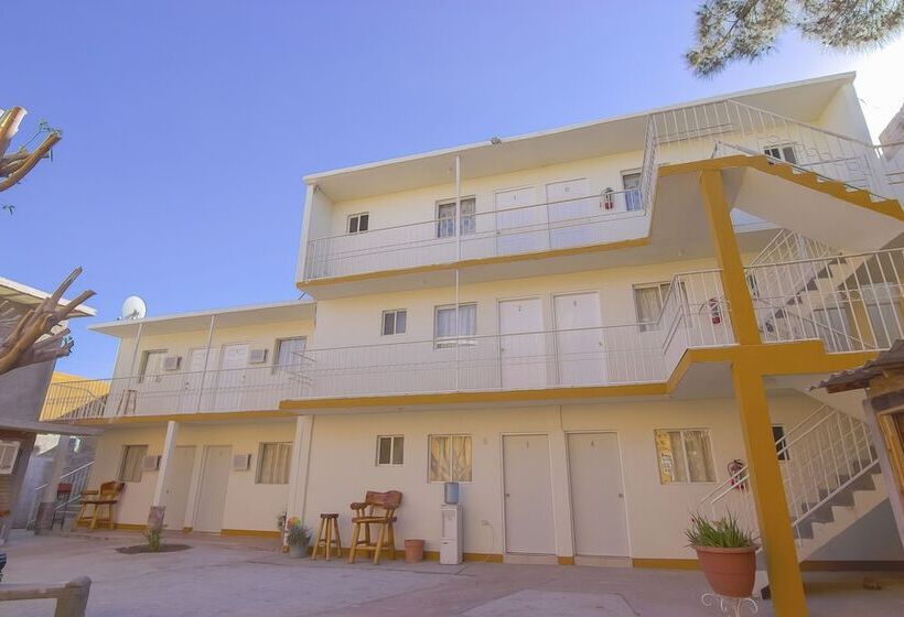 Отель Consul Suites