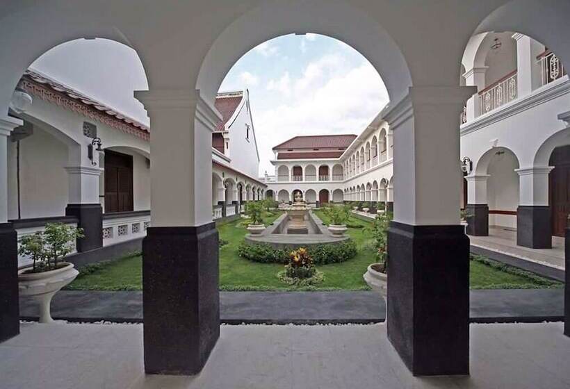 호텔 Daroessalam Syariah Heritage