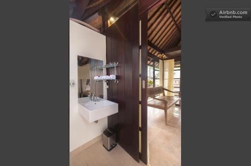 Hotel Lodtunduh Sari