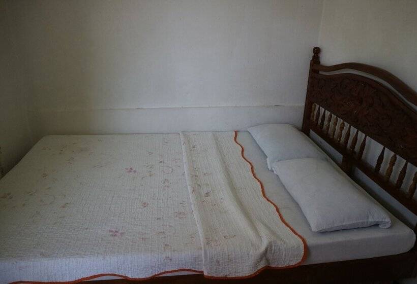 هتل Miles Pension House