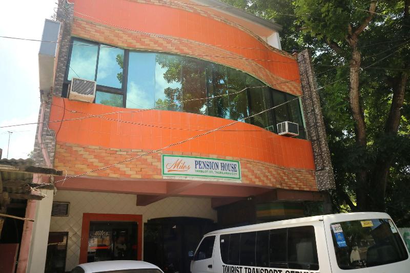 هتل Miles Pension House