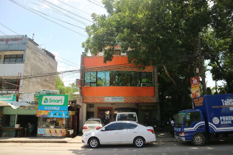 هتل Miles Pension House