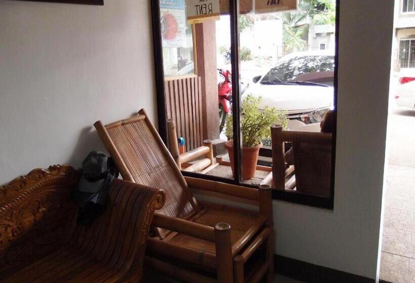 هتل Miles Pension House