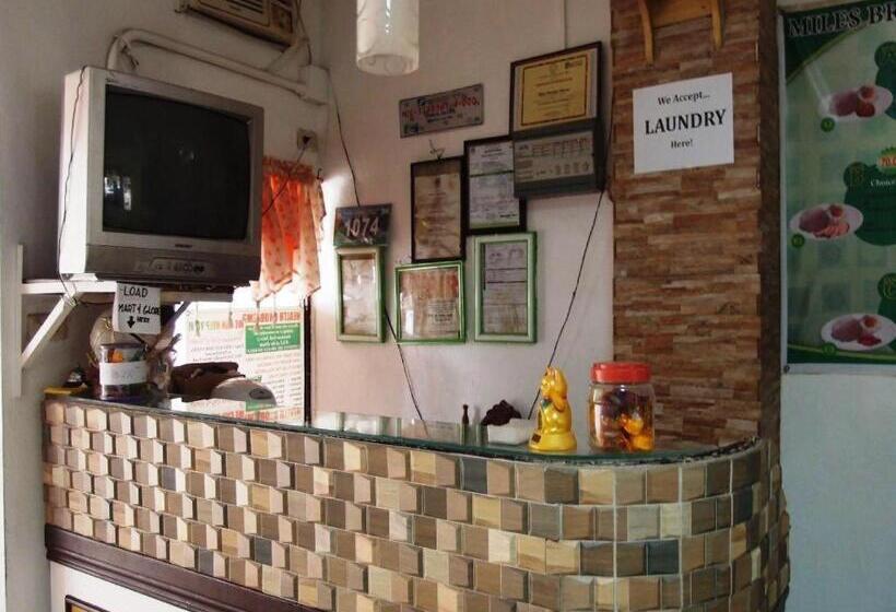 هتل Miles Pension House