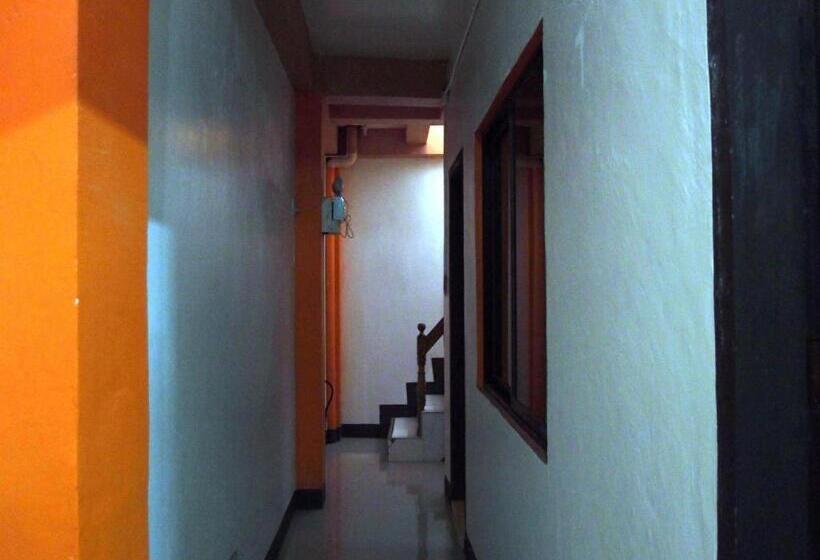 هتل Miles Pension House