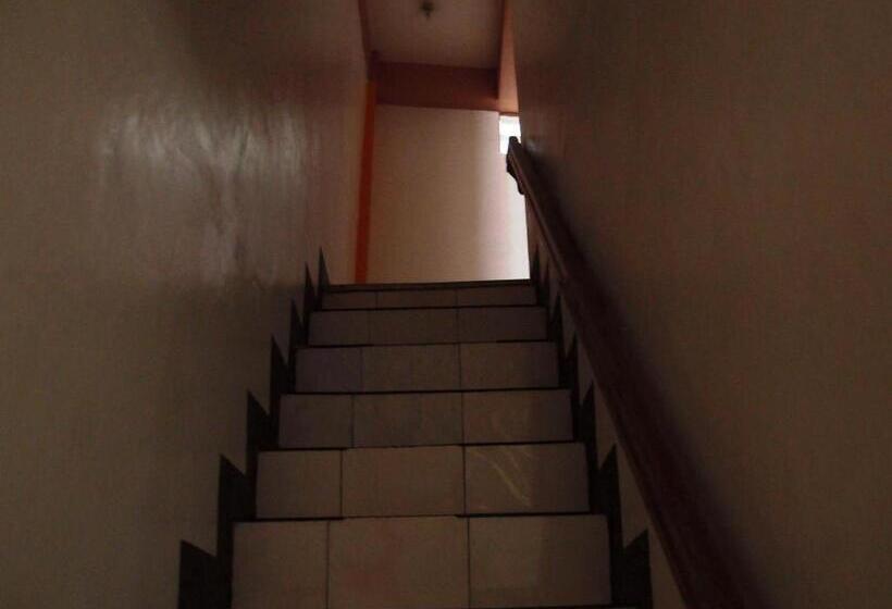 هتل Miles Pension House