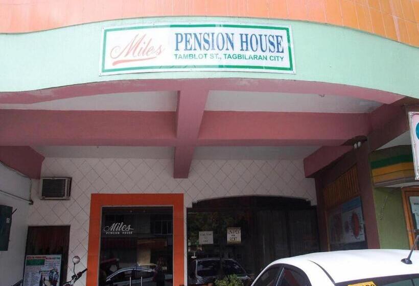 هتل Miles Pension House