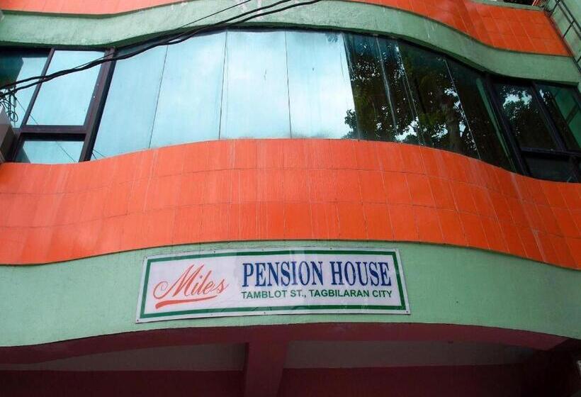 هتل Miles Pension House