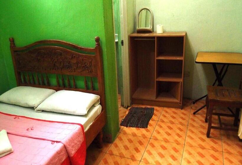 هتل Miles Pension House