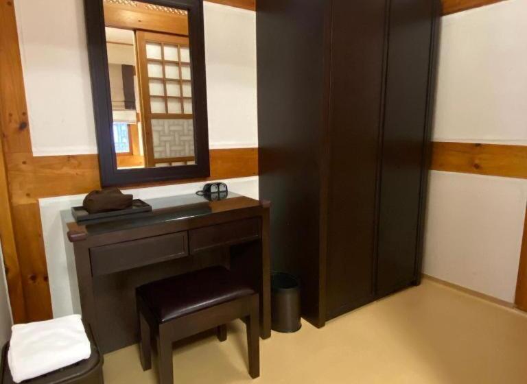 فندق Hanok Stay Namwonyechon By Kensington