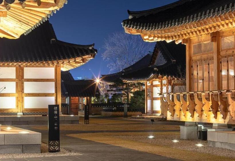 فندق Hanok Stay Namwonyechon By Kensington