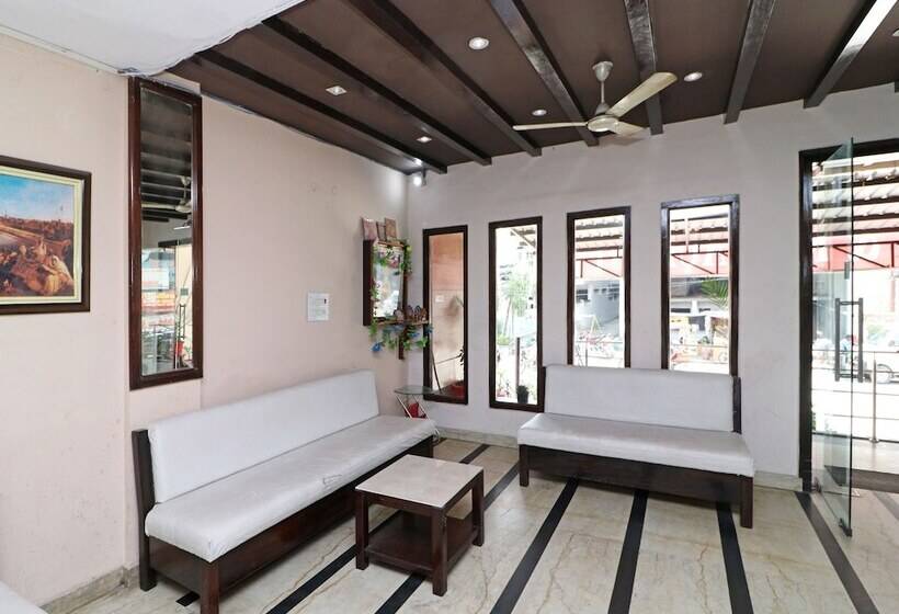 ホテル Oyo 13161 King S Palace