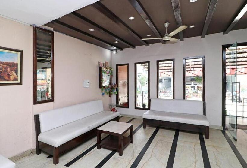 ホテル Oyo 13161 King S Palace