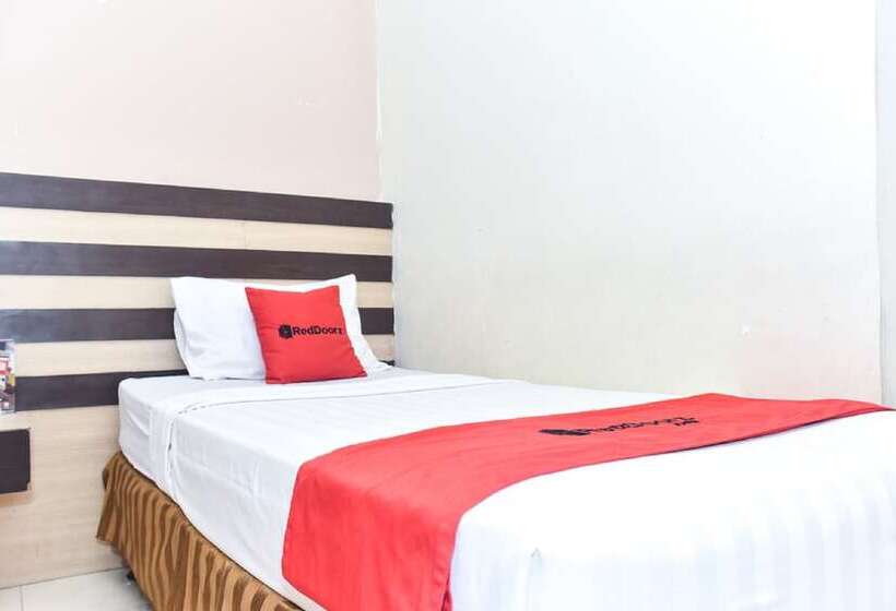 فندق Reddoorz Plus Near Makassar Town Square