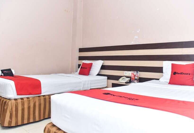فندق Reddoorz Plus Near Makassar Town Square