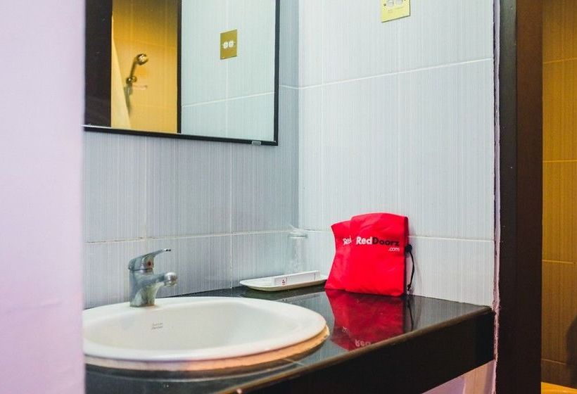 호텔 Reddoorz Plus Near Mall Ratu Indah 2