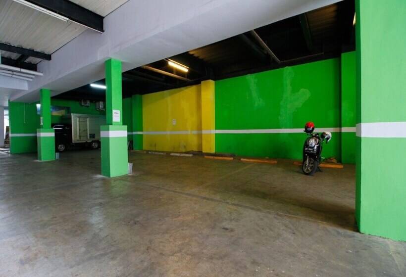 ホテル Reddoorz Plus Near Pelabuhan Makassar