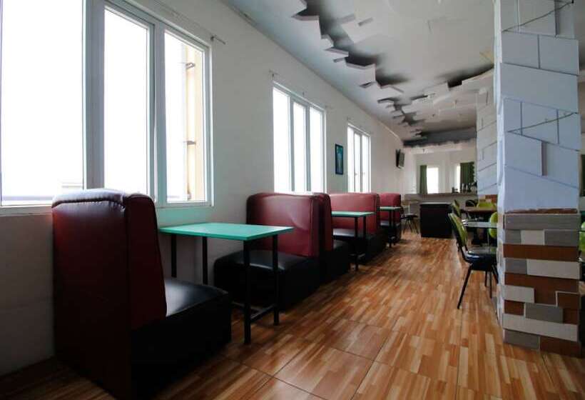 ホテル Reddoorz Plus Near Pelabuhan Makassar