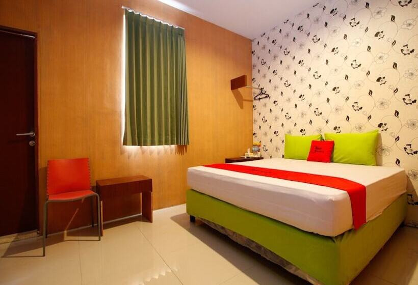 ホテル Reddoorz Plus Near Pelabuhan Makassar