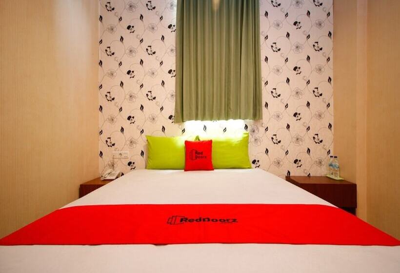 酒店 Reddoorz Plus Near Pelabuhan Makassar