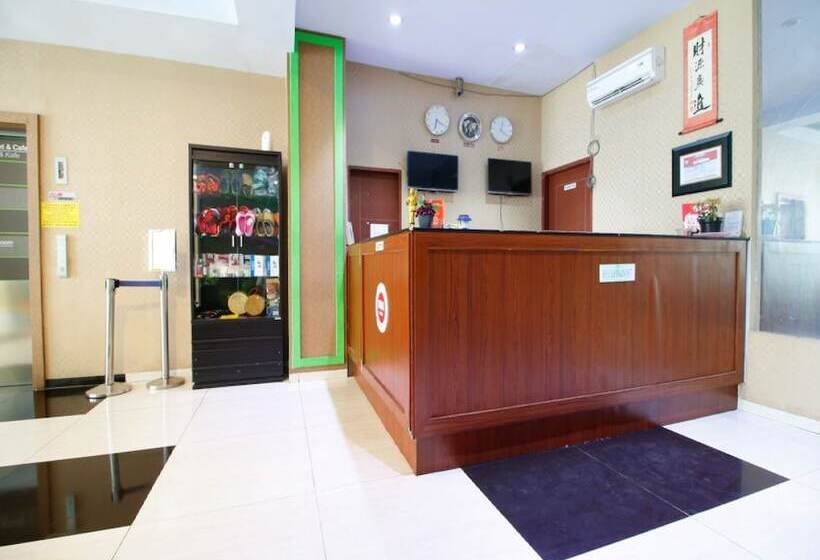 ホテル Reddoorz Plus Near Pelabuhan Makassar