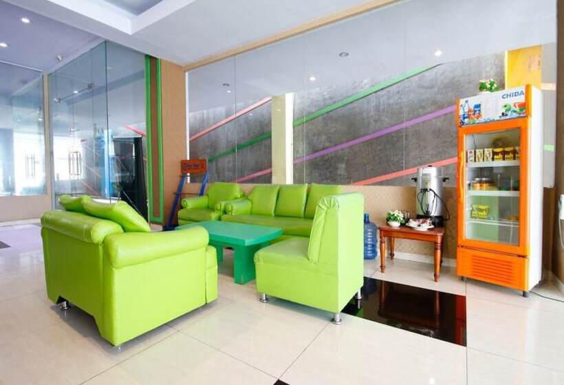 ホテル Reddoorz Plus Near Pelabuhan Makassar