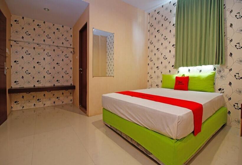 ホテル Reddoorz Plus Near Pelabuhan Makassar