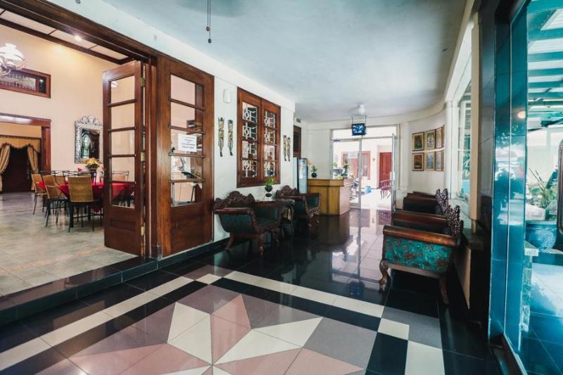 호텔 Reddoorz Plus @ Purwosari