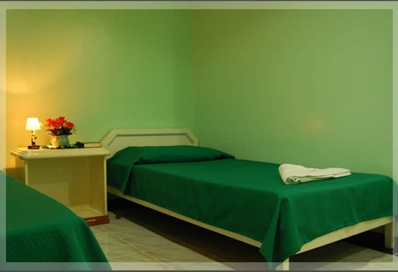 هتل Taver's Pension House