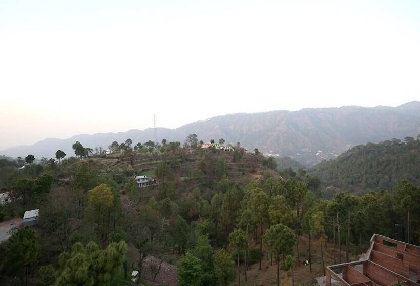 Oyo 13769 Home Spacious 3bhk Kasauli