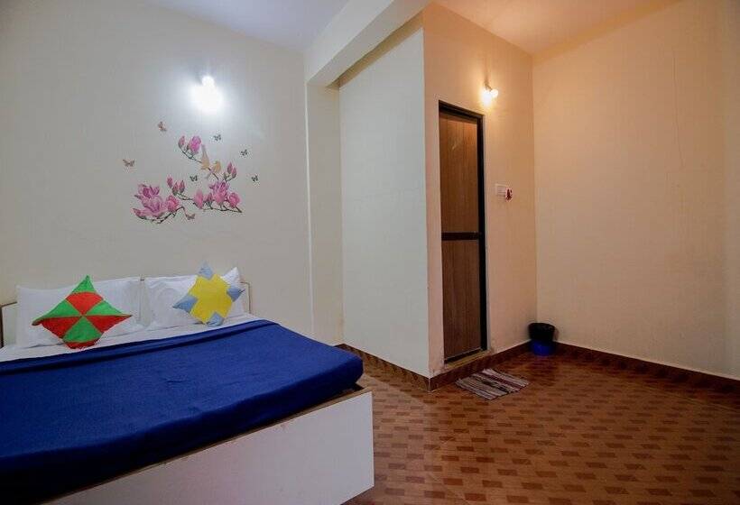 Oyo 14449 Home Decent Studio Calangute