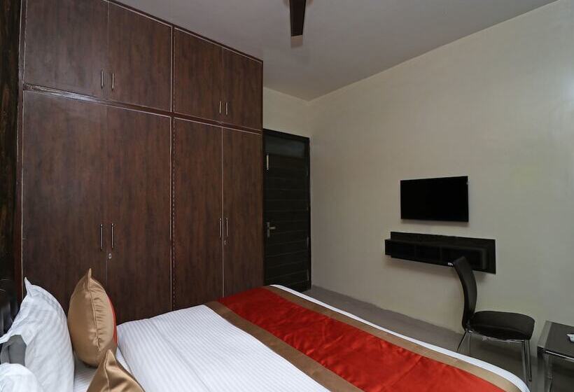 Oyo 20024 Hotel Star Court