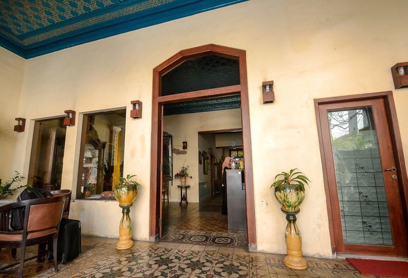 Pension Airy Eco Syariah Bongkaran Jagalan 64 Surabaya