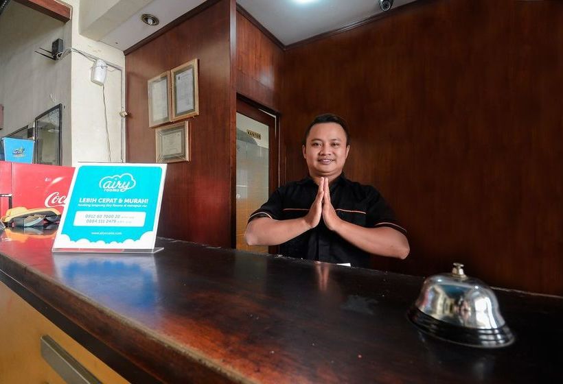 Pension Airy Eco Syariah Bongkaran Jagalan 64 Surabaya