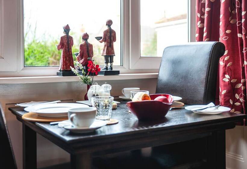 بنسيون Arlana Guest House