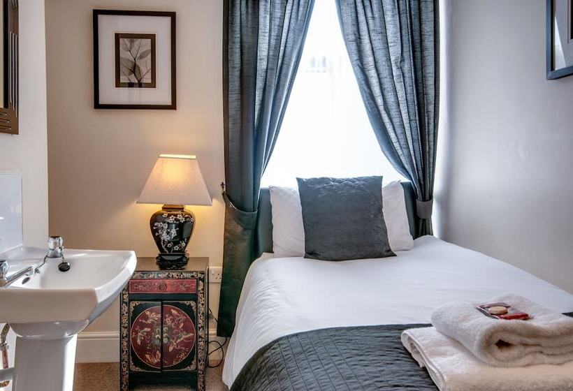 بنسيون Arlana Guest House